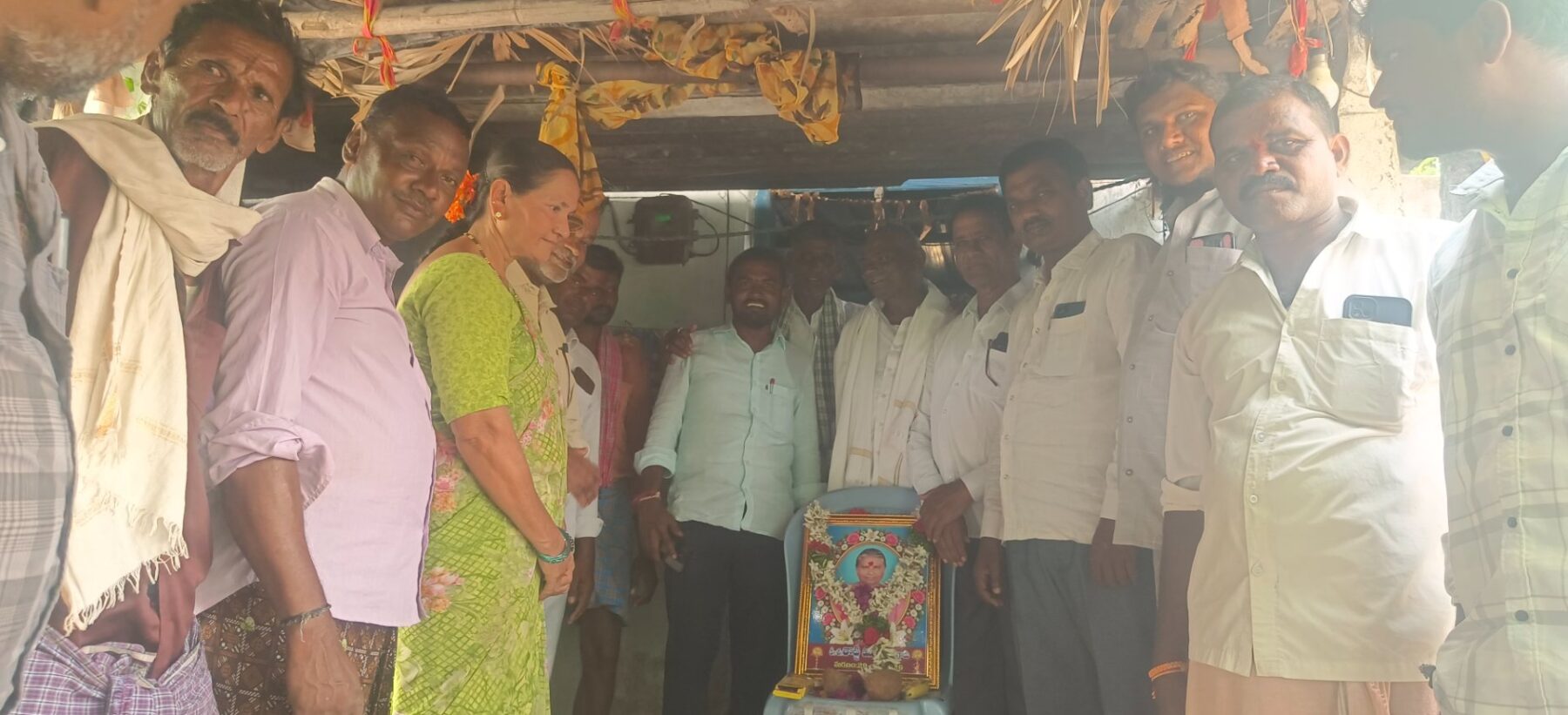 దశదిన కర్మ కార్యక్రమంలో పాల్గొన్న ..మాజీ ఎంపీపీ వేములపల్లి ప్రకాష్ రావు..