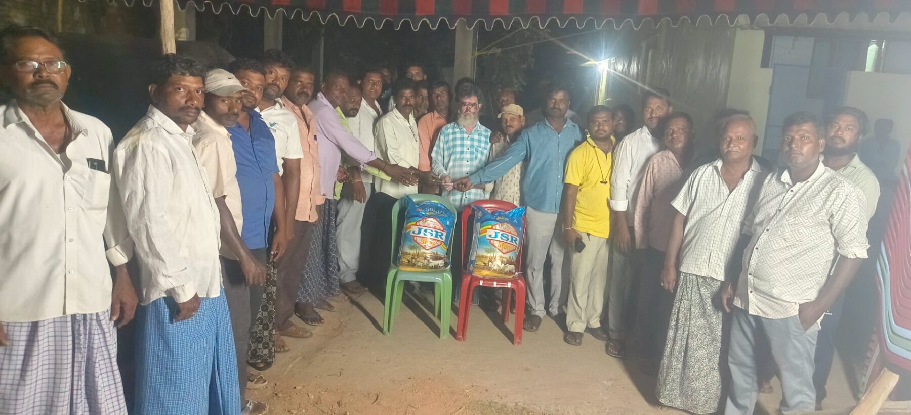 బాధిత కుటుంబానికి బీఆర్‌ఎస్‌ పార్టీ తరఫున 50 కేజీల బియ్యం సహాయం..