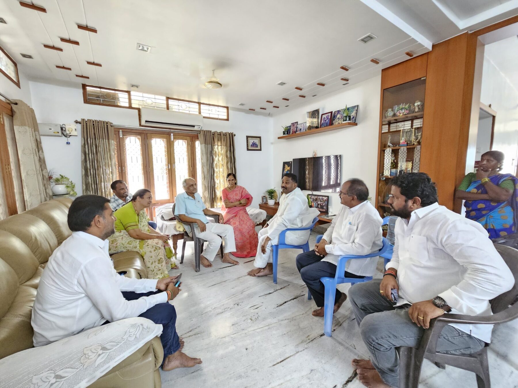 ​డాక్టర్ మోహన్ రావును పరామర్శించిన ఎమ్మెల్యే దొంతి మాధవరెడ్డి