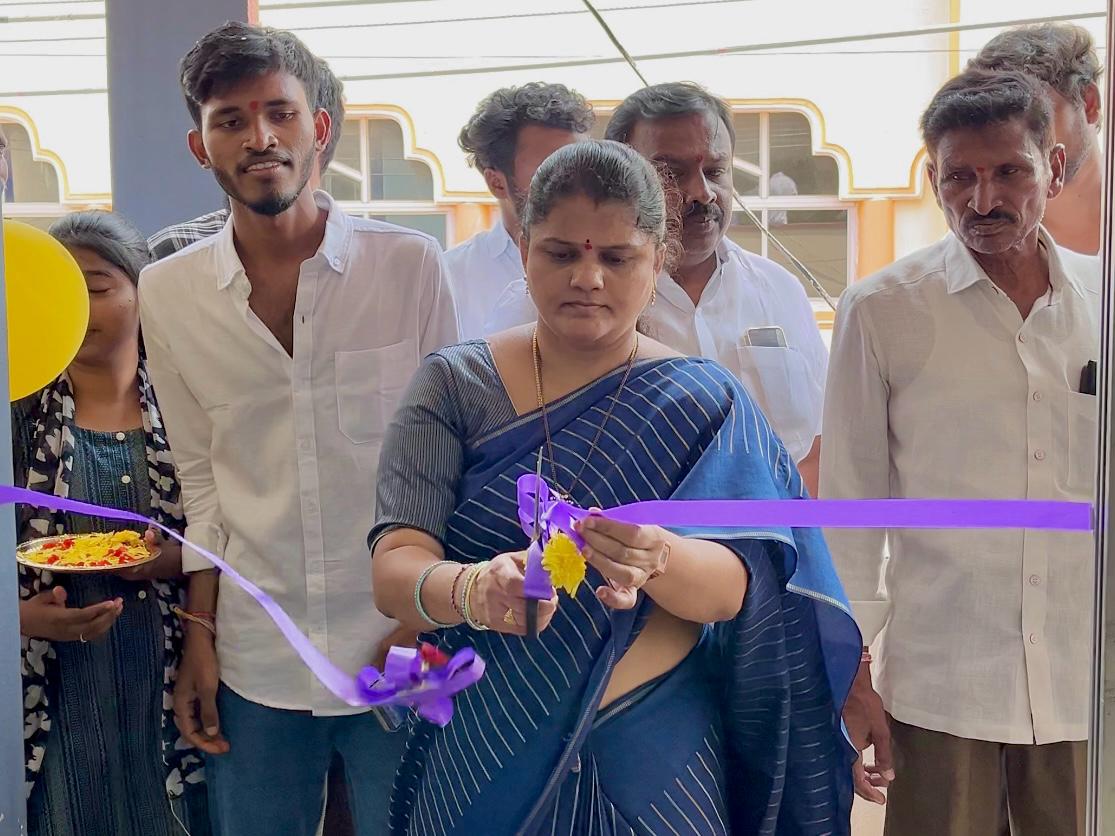 ఫంకీ ప్యాషన్ వరల్డ్ ను ప్రారంభించిన -మున్సిపల్ చైర్ పర్సన్ పెండెం శ్రీలక్ష్మీరామానంద్