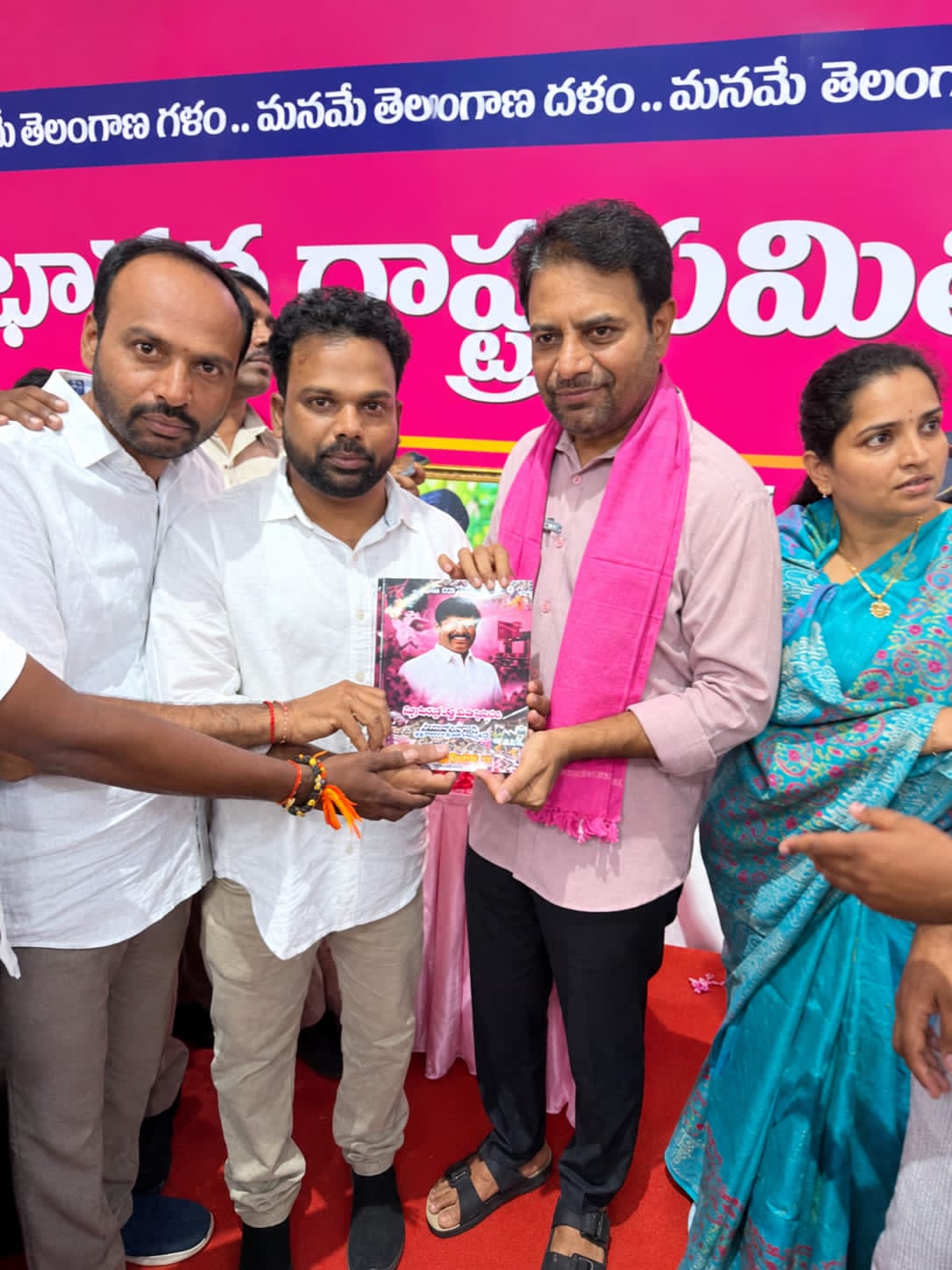 తెలంగాణ భవన్‌లో ఘనంగా ‘జన నాయకుడు’ పుస్తకావిష్కరణ.. ఆవిష్కరించిన బీఆర్ఎస్ వర్కింగ్ ప్రెసిడెంట్ కేటీఆర్