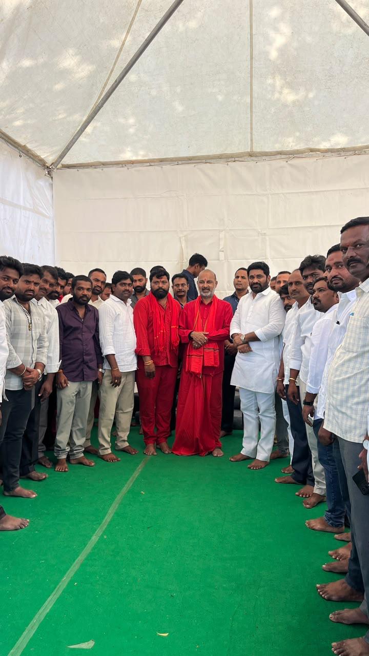 శ్రీ మహాశక్తి అమ్మవారి సన్నిధిలో కేంద్ర మంత్రి బండి సంజయ్ కుమార్‌తో డాక్టర్ గోగుల రాణా ప్రతాప్ రెడ్డి భేటీ