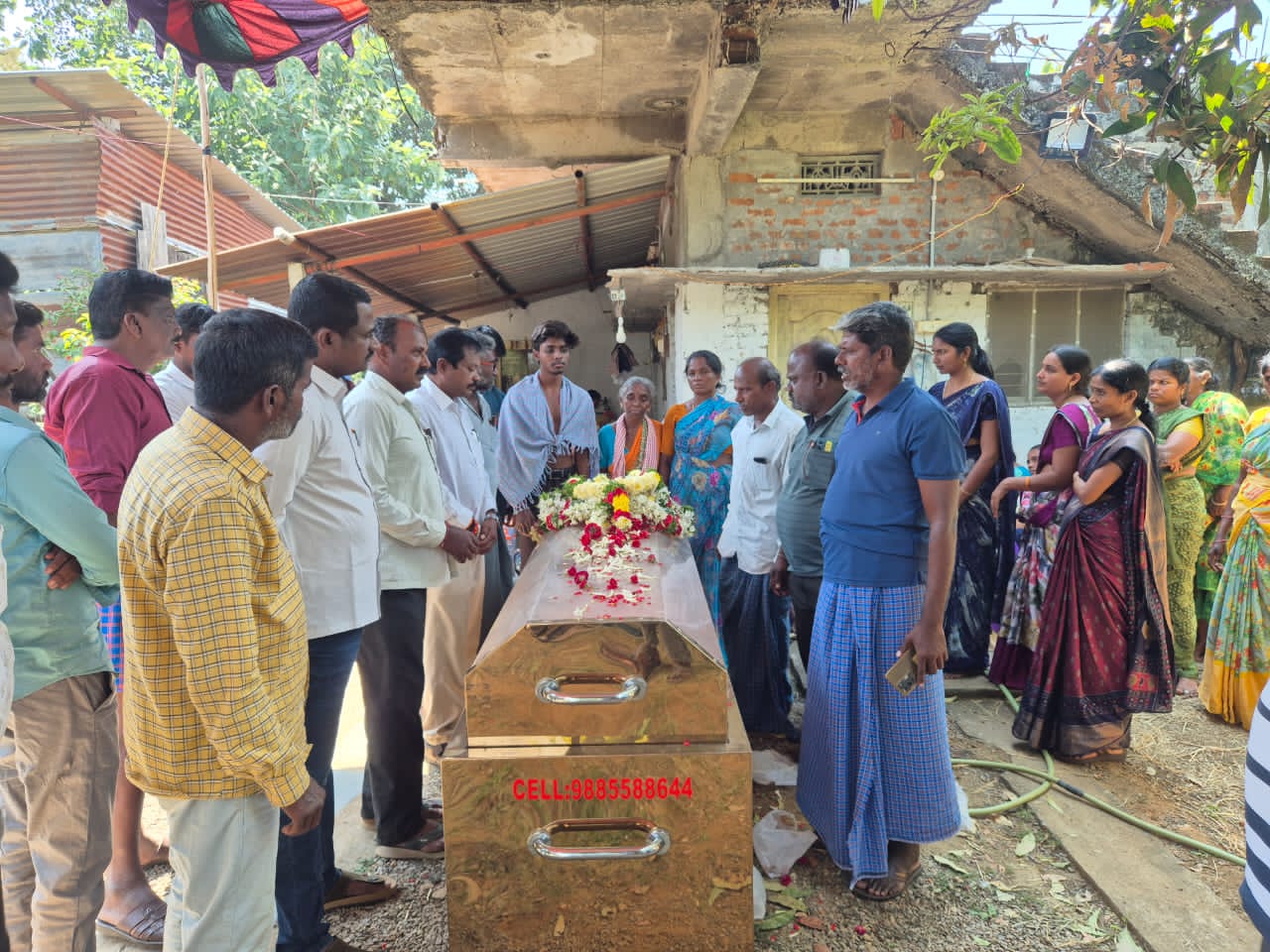 కమ్యూనిస్టు నాయకుడు దండు సమ్మయ్య ముదిరాజ్ పార్ధివదేహానికి నివాళులు అర్పించిన నాయకులు