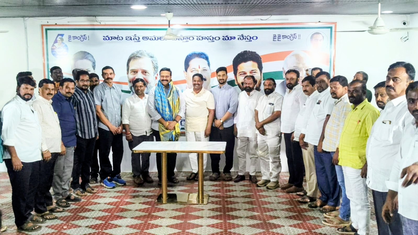 పట్టభద్రుల ఎమ్మెల్సీ ఎన్నికలపై దొంతి మాధవరెడ్డితో కాంగ్రెస్ ఎమ్మెల్సీ అభ్యర్థి రాంరెడ్డి సర్వోత్తం రెడ్డి భేటీ