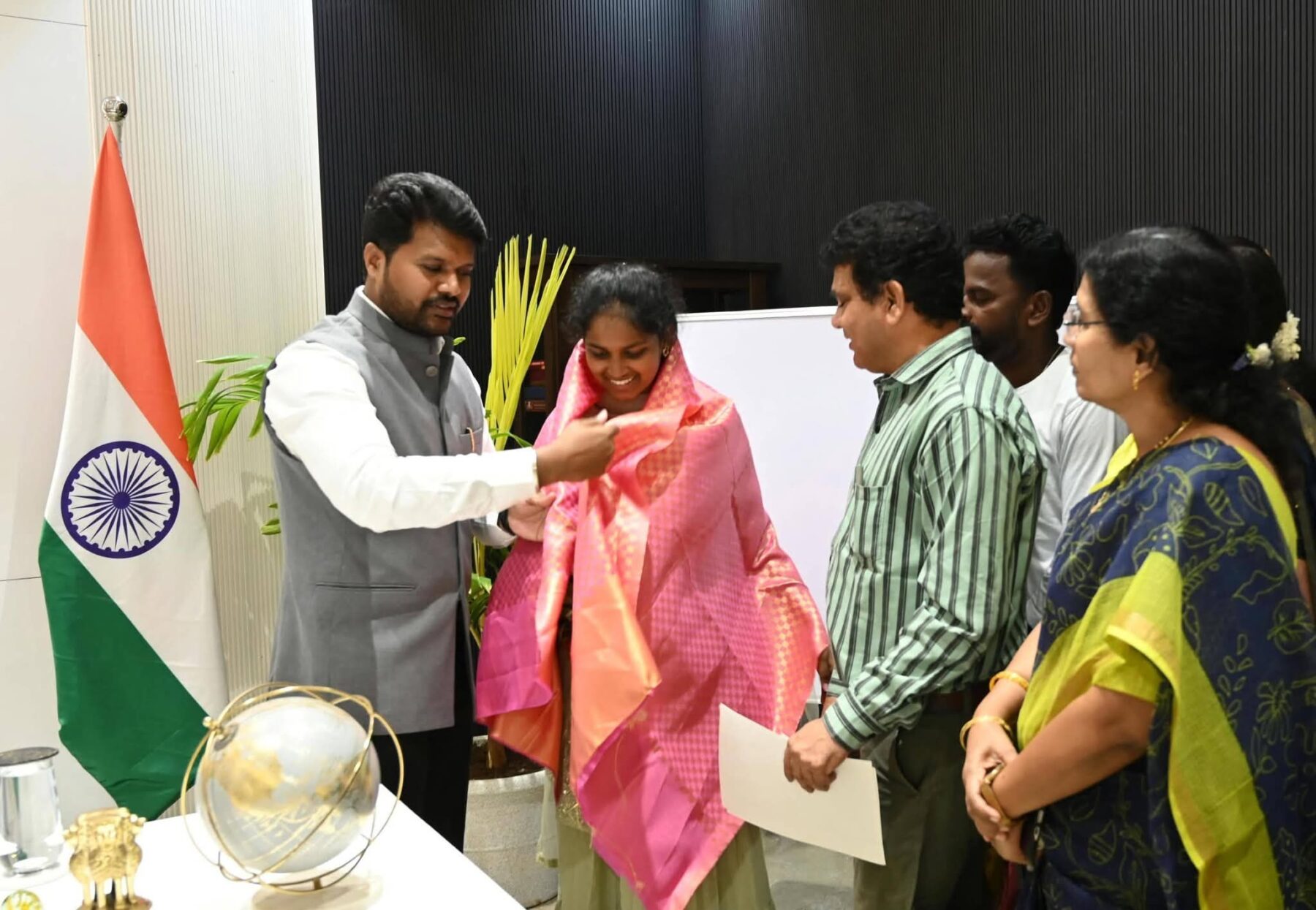 న్యూఢిల్లీలో ‘నో యువర్ లీడర్’ కార్యక్రమంలో భవ్య శ్రీకి అరుదైన అవకాశం