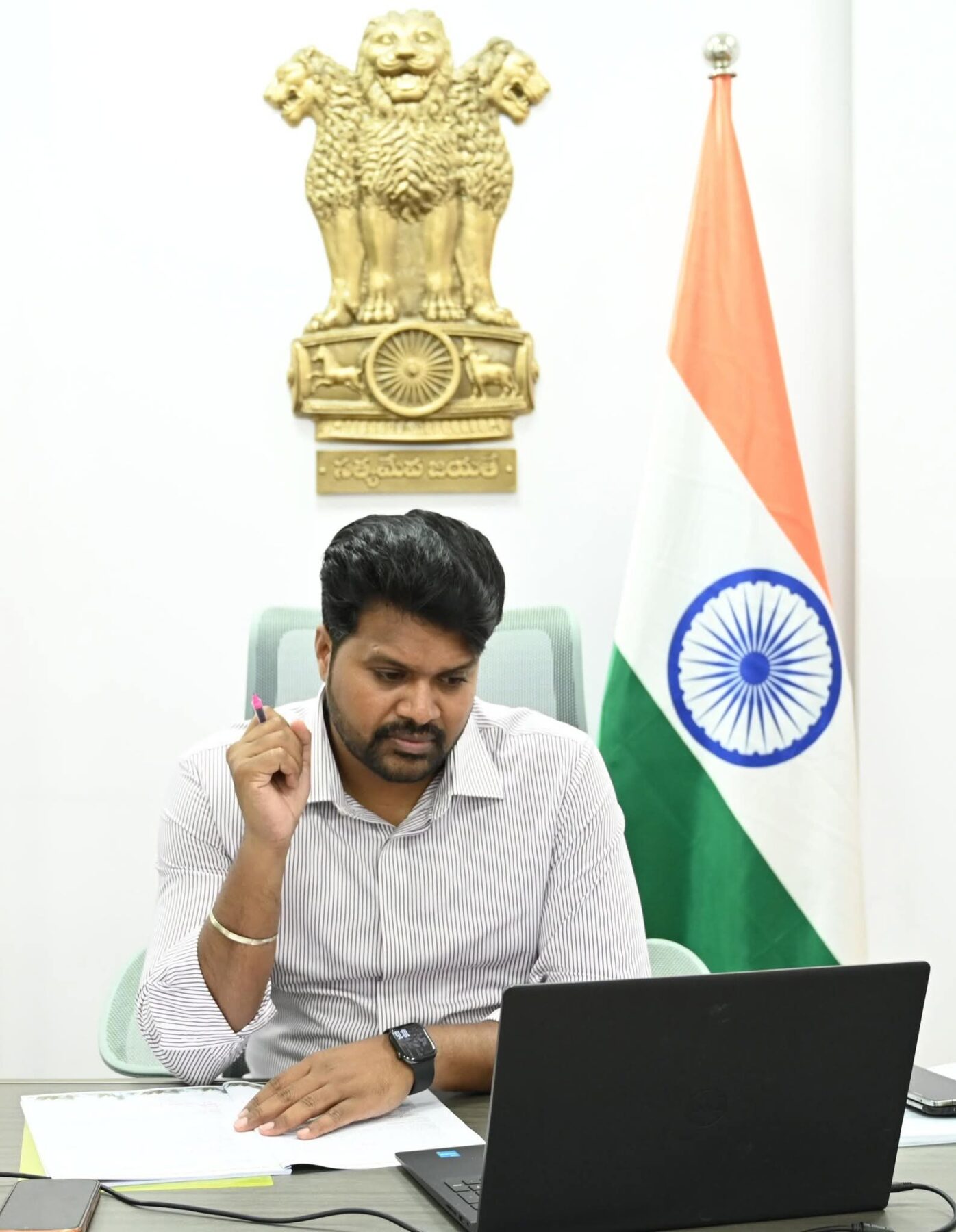 రెవెన్యూ సేవల్లో జాప్యానికి తావులేదు: జిల్లా కలెక్టర్ డా. ఆర్. మహేష్ కుమార్