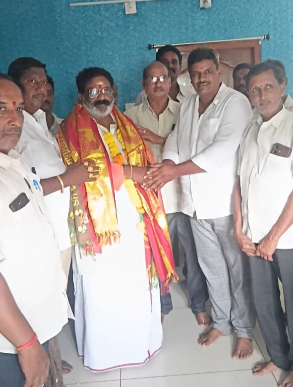 ఎర్రంశెట్టివారిపాలెం లో టిడిపి ఇన్చార్జ్. మోకా ఆనంద సాగర్ కు సత్కారం