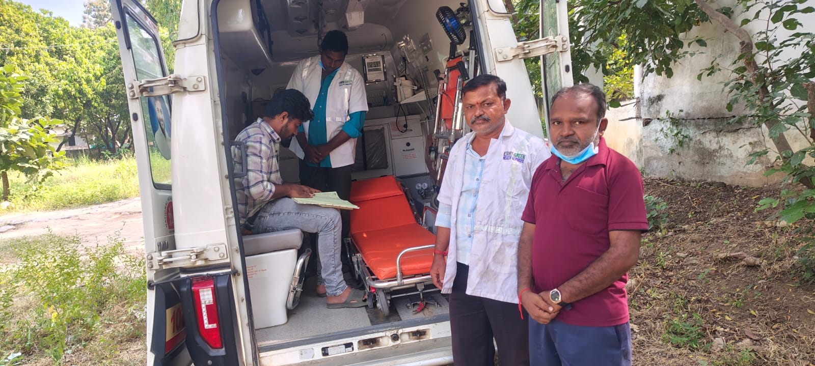 108 అంబులెన్స్‌ను ఆకస్మికంగా తనిఖీ చేసిన జిల్లా అధికారి ప్రణయ్ కుమార్