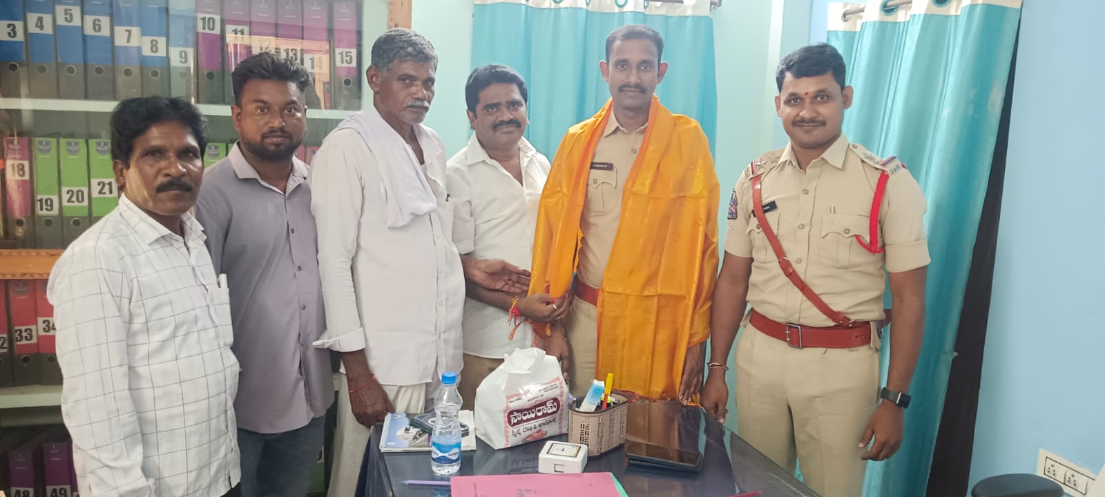 పోలీస్ అధికారుల సేవలు ప్రశంసనీయం