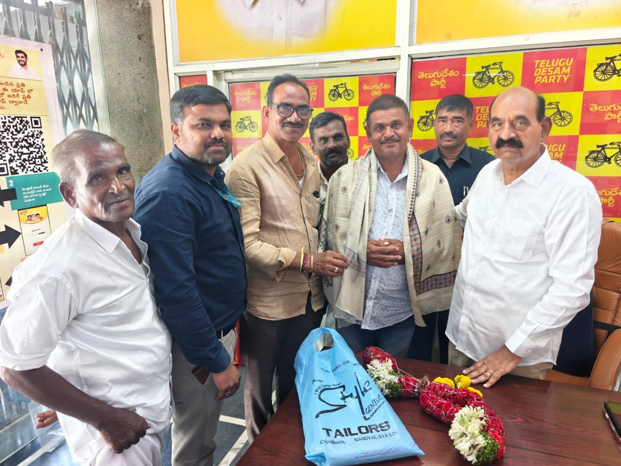 సుదీర్ఘకాలం పోలీస్ శాఖకు సేవలందించడం అభినందనీయం.