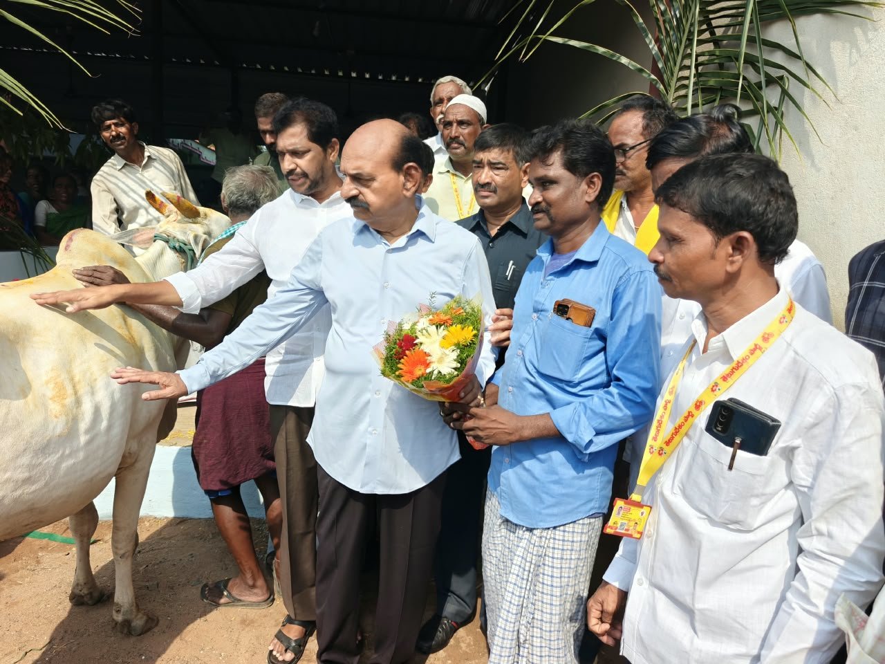 మడమనూరులో ఐదు పాఠశాలల్లో ఎస్ఎంసీ ఎన్నికలు ఏకగ్రీవం
