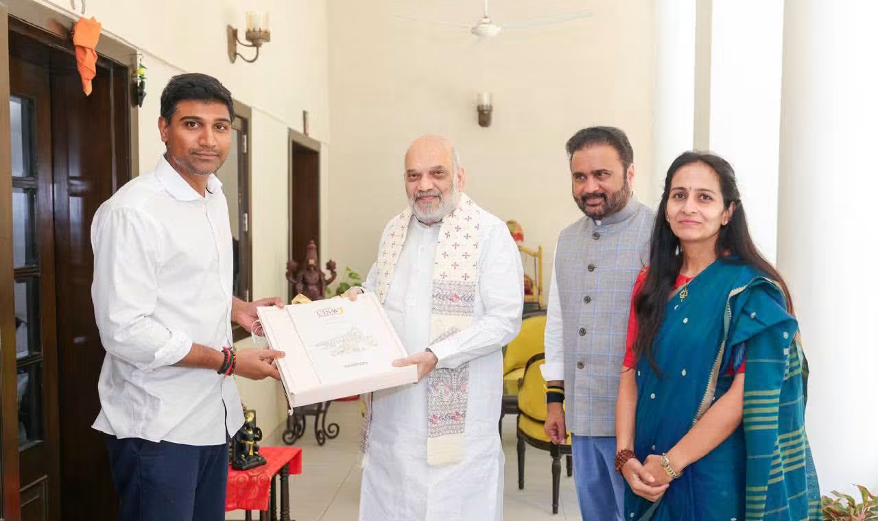 కేంద్ర హోం శాఖ మంత్రి అమిత్ షా ను మర్యాద పూర్వకంగా కలిసి ఆహ్వానించిన ఎంపీ డాక్టర్ బైరెడ్డి శబరి.