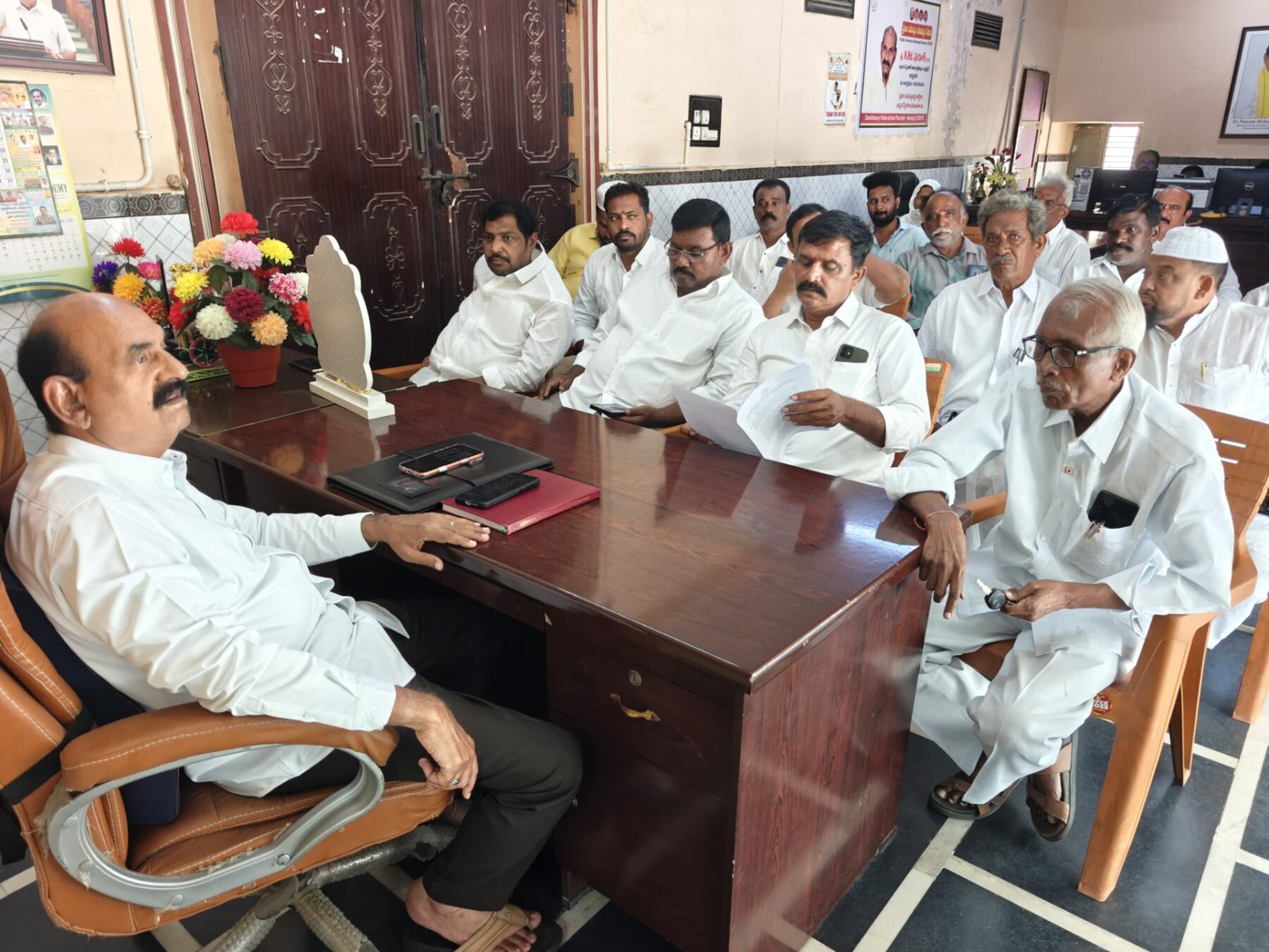 ముఖ్య కార్యకర్తలతో, నాయకులతో సమావేశం నిర్వహించిన మంత్రి ఎన్ఎండి ఫరూక్