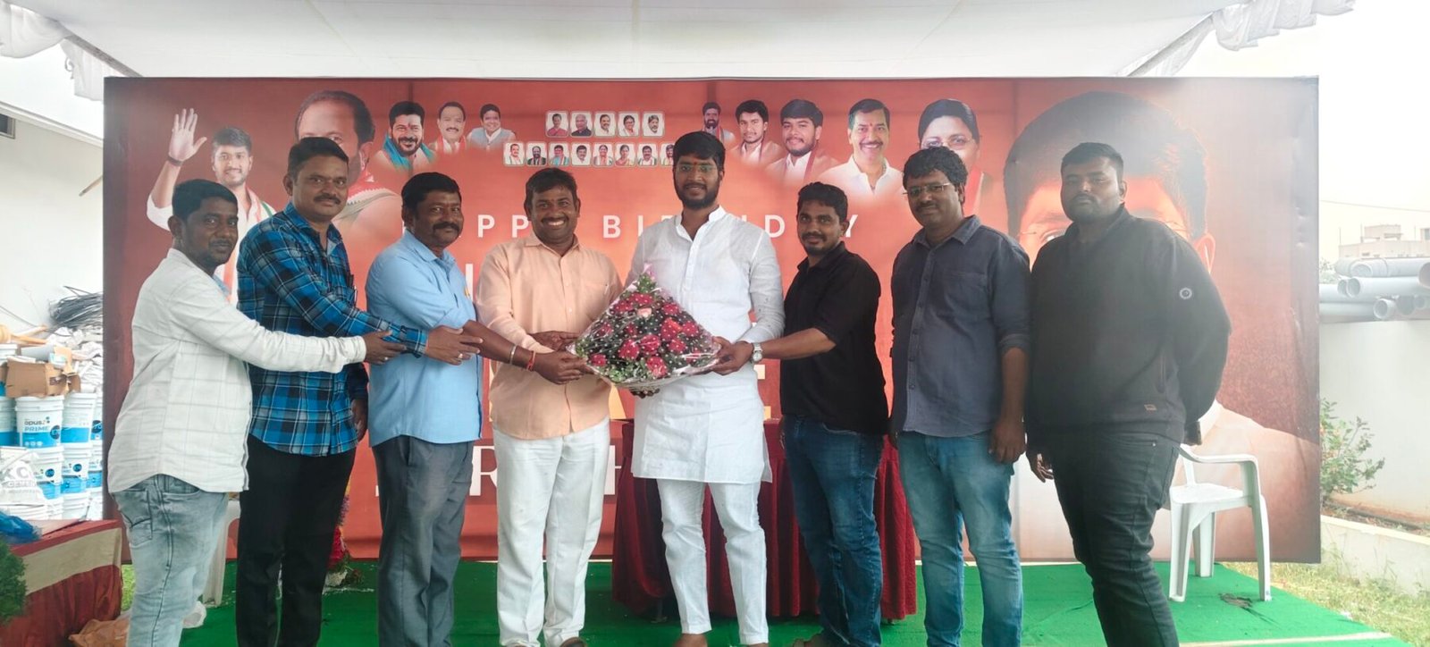 పోచబోయిన సురేష్ యాదవ్‌కు ఘనంగా జన్మదిన వేడుకలు శాలువాలతో సత్కరించి, కేక్ కట్ చేసి శుభాకాంక్షలు తెలిపిన పాత్రికేయ మిత్రులు