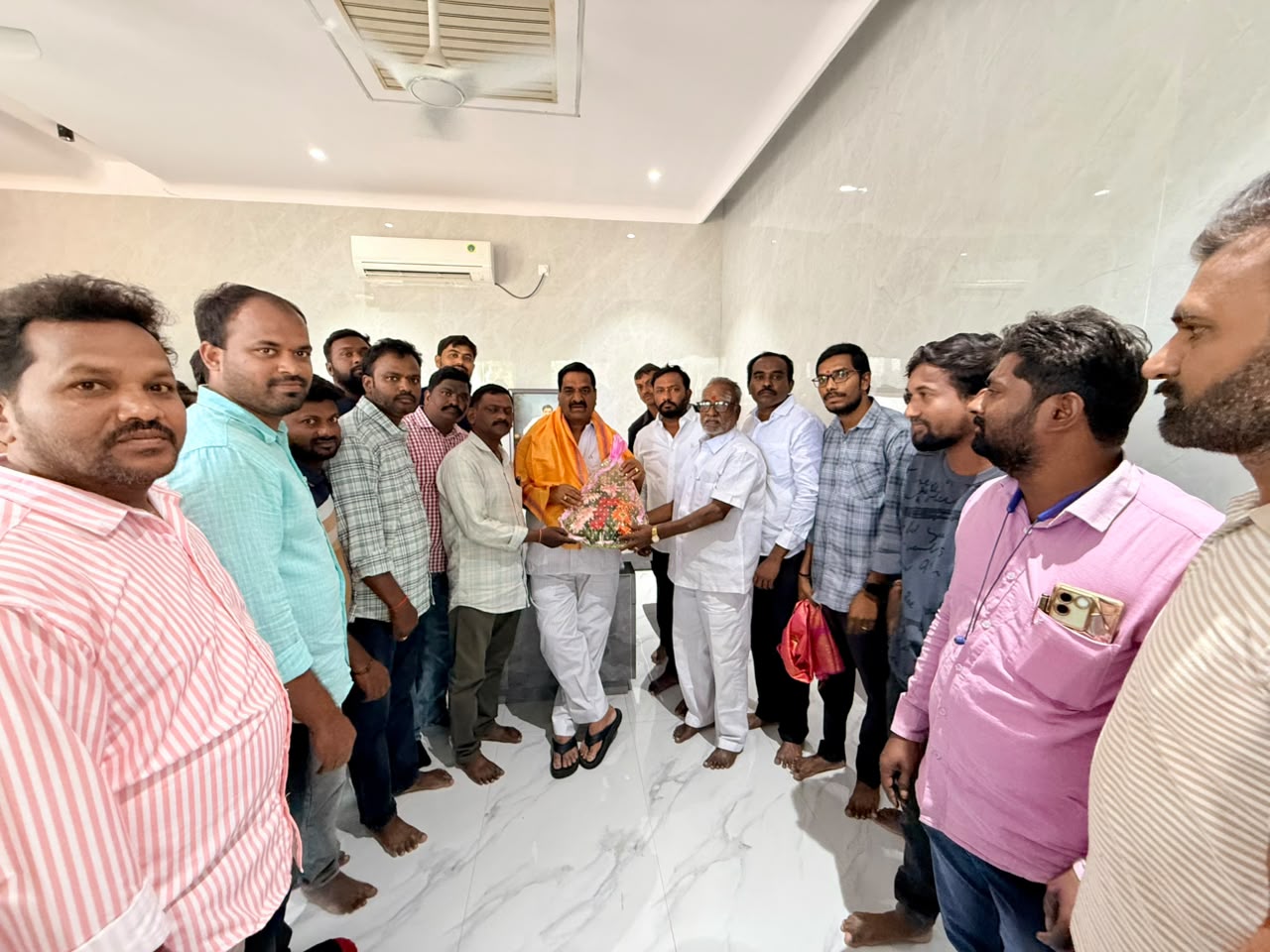 డ్రైనేజీ, విద్యుత్ సమస్యల పరిష్కారానికి ఎమ్మెల్యే ఆదేశాలు