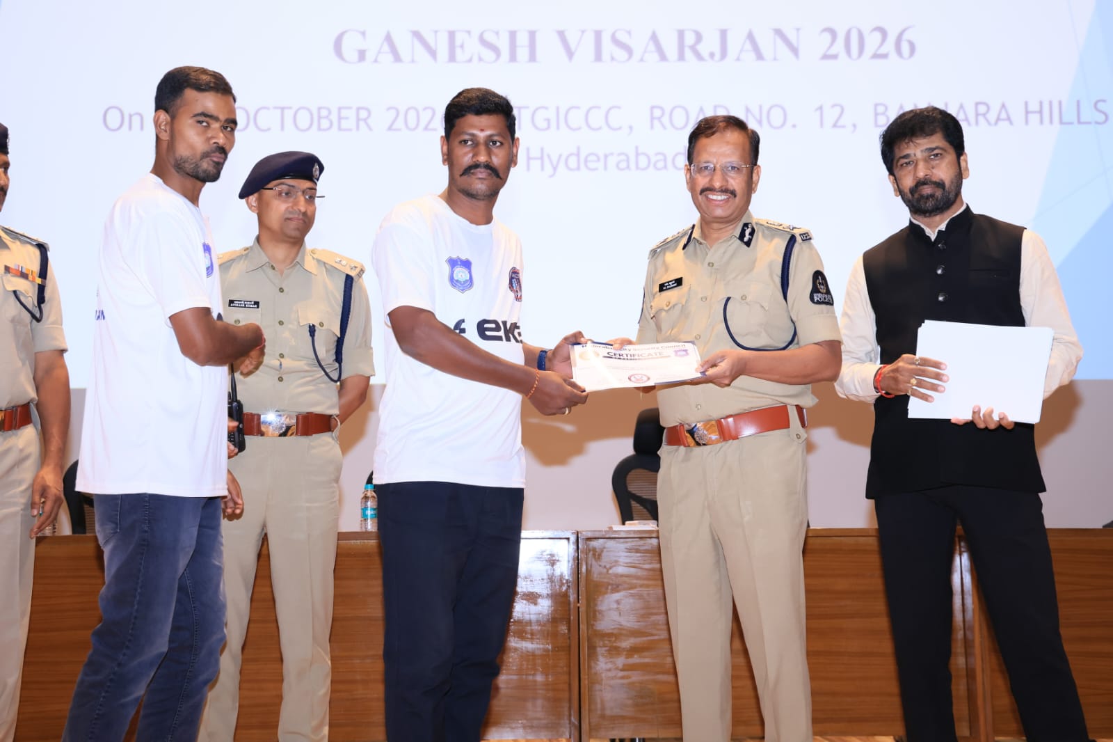 బడా గణేష్, బోనాల బందోబస్తు సేవలకు పెల్లూరు పెంటన్నకు అవార్డు