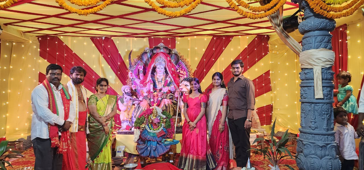 దుర్గానగర్ కాలనీలో దుర్గామాతకు ప్రత్యేక పూజలు