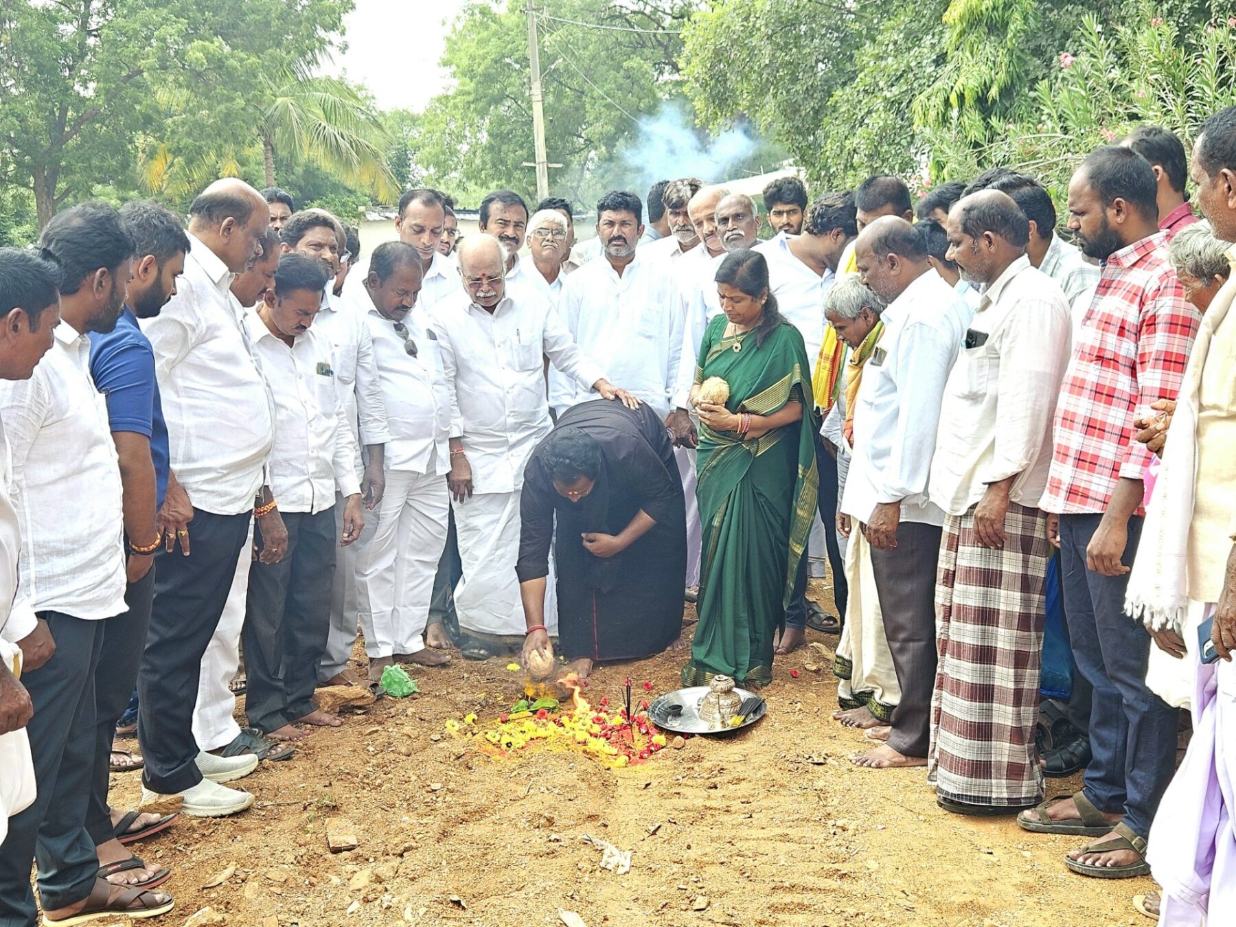 దశాబ్దాల నిరీక్షణకు తెర.. జీవీపురంలో రహదారి నిర్మాణానికి శ్రీకారం