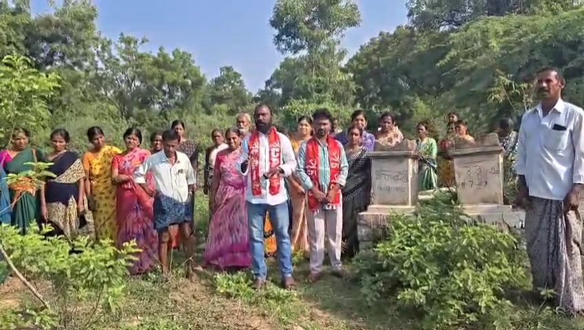 స్మశాన వాటిక భూమిని కబ్జా చేస్తే సహించేది లేదు: సీపీఐ హెచ్చరిక