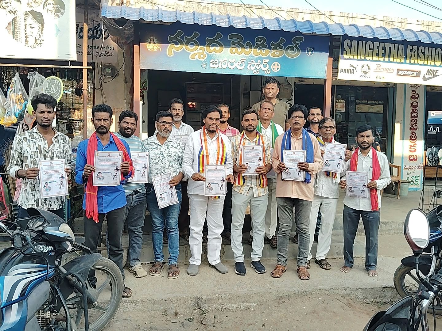 రెబ్బెనలో ధమ్మ చక్ర పరివర్తన దివస్‌కు కరపత్రం విడుదల