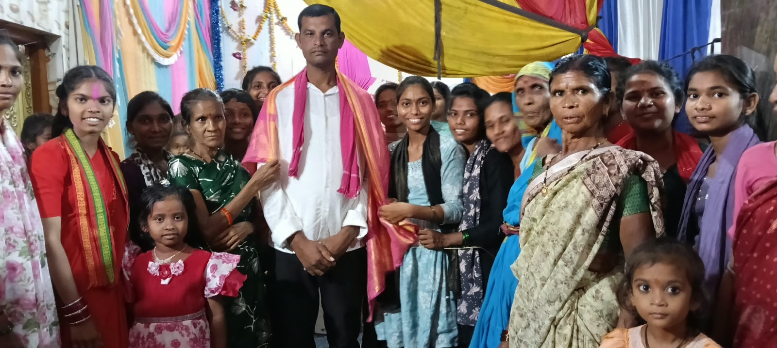 శారదా దేవి నవరాత్రి ఉత్సవాల నిర్వహణలో సహకరించిన సర్పంచ్ బాపూజీకి ఘన సన్మానం