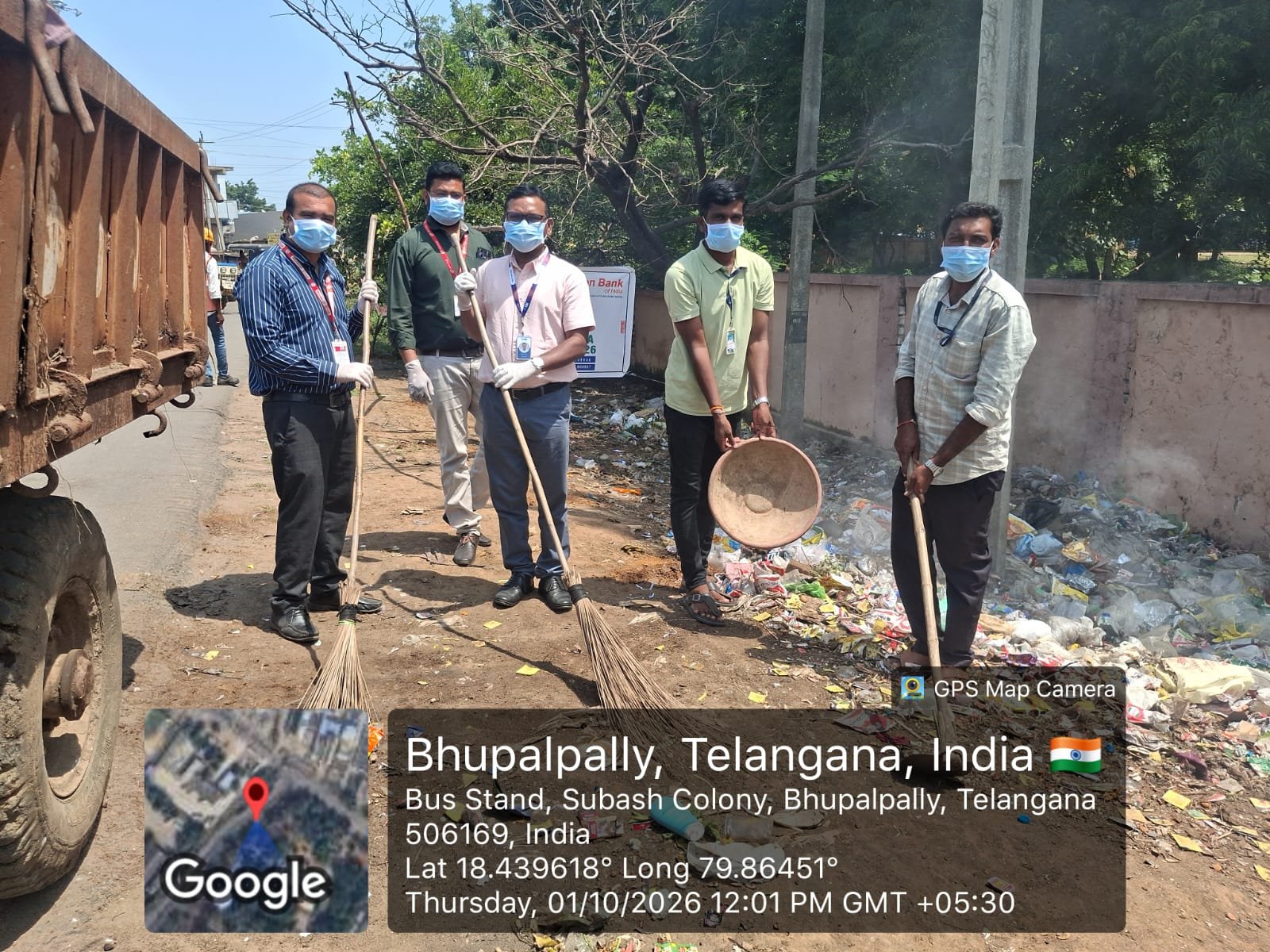 అదుపుతప్పి కాలువలోకి దూసుకెళ్లిన కారు