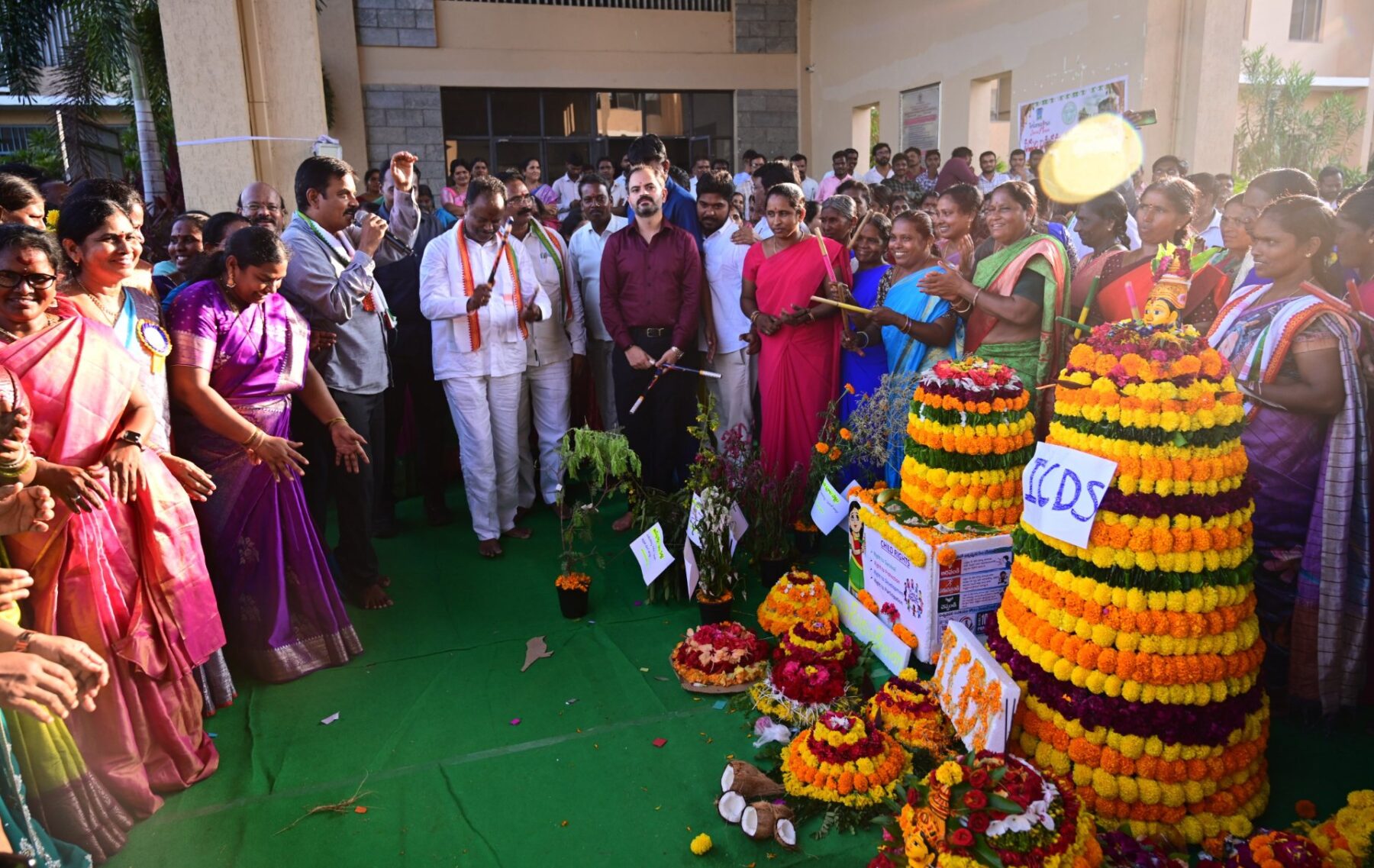 ఐడీఓసీలో ఘనంగా బతుకమ్మ వేడుకలు నిర్వహణ