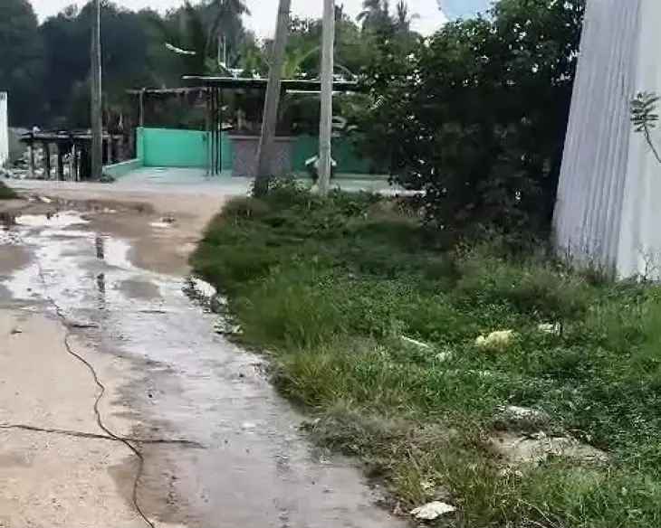 ఎగువ కల్లాడులో రోడ్లపైకి మురుగునీరు