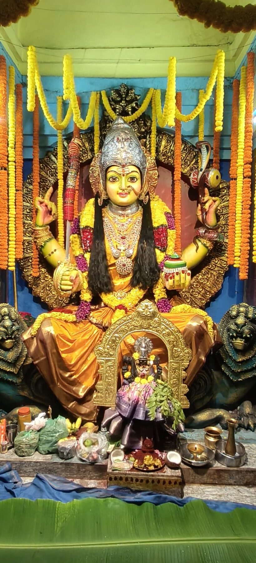 వడ్లపూడిలో వైభవంగా కుంచుమాంబ అమ్మవారి సారీ ఊరేగింపు! 101 రకాల నైవేద్యాలు.. తీన్మార్ డప్పులు, కోలాటాలతో భక్తుల