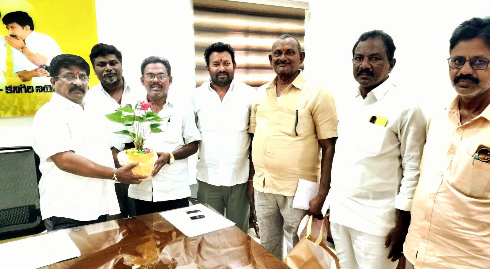 జర్నలిస్టుల సమస్యలు పరిష్కరించాలి మంత్రి ఫరూక్‌కు ఏపీయూడబ్ల్యూజే వినతి