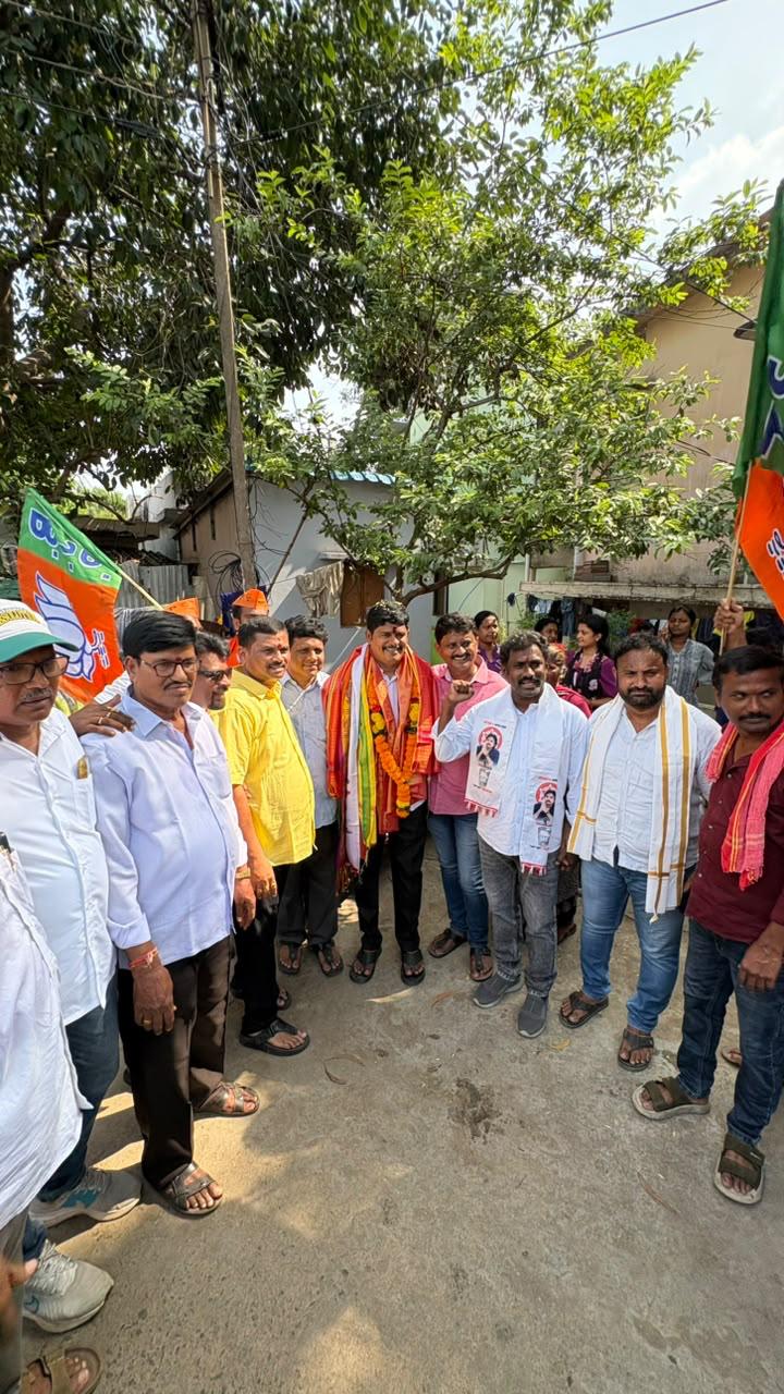102వ వార్డులో కూటమి ఎన్నికల సమరభేరి.. ఫుల్ జోష్‌తో దూసుకెళ్తున్న గవర సోమశేఖర్! మరిడిమాంబ అమ్మవారి ఆశీస్సులతో