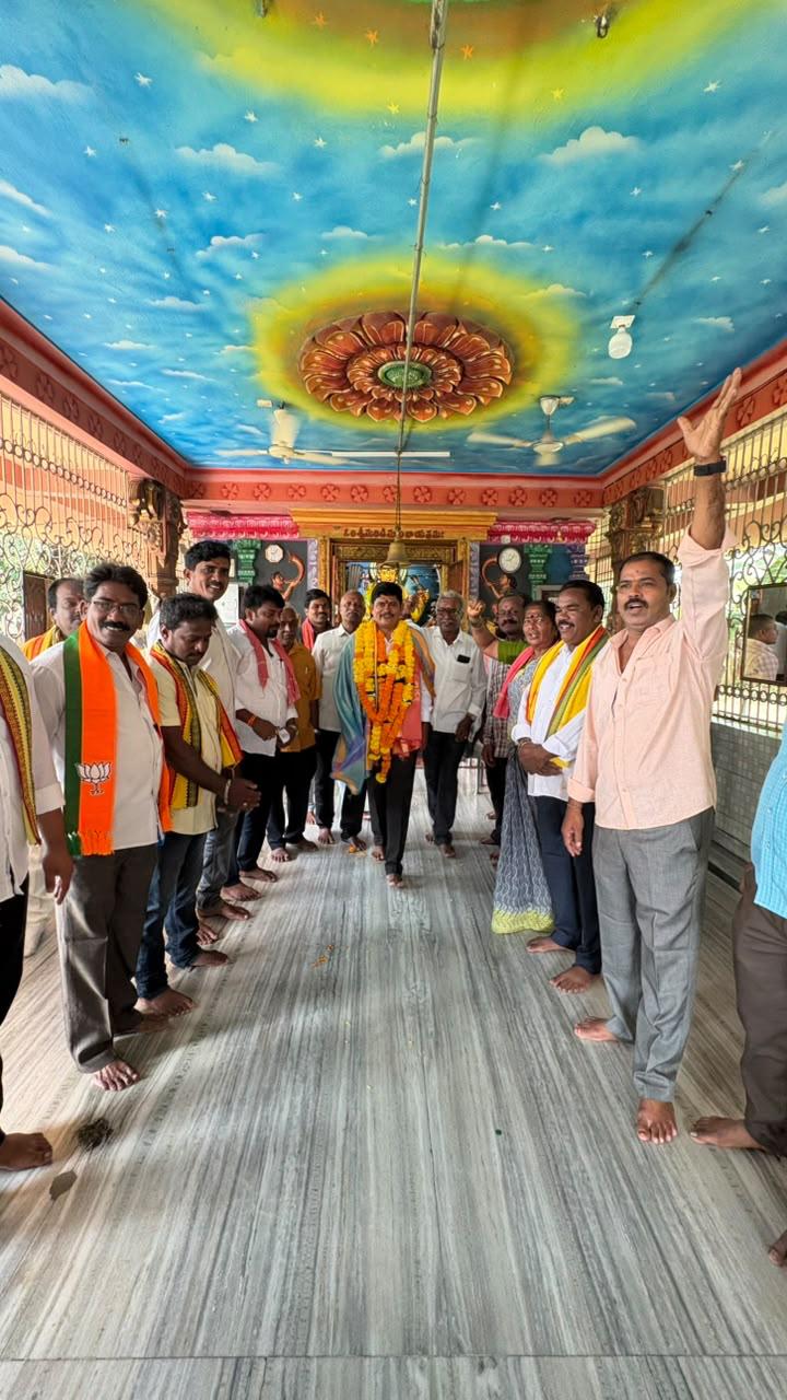 102వ వార్డులో కూటమి ఎన్నికల సమరభేరి.. ఫుల్ జోష్‌తో దూసుకెళ్తున్న గవర సోమశేఖర్! మరిడిమాంబ అమ్మవారి ఆశీస్సులతో
