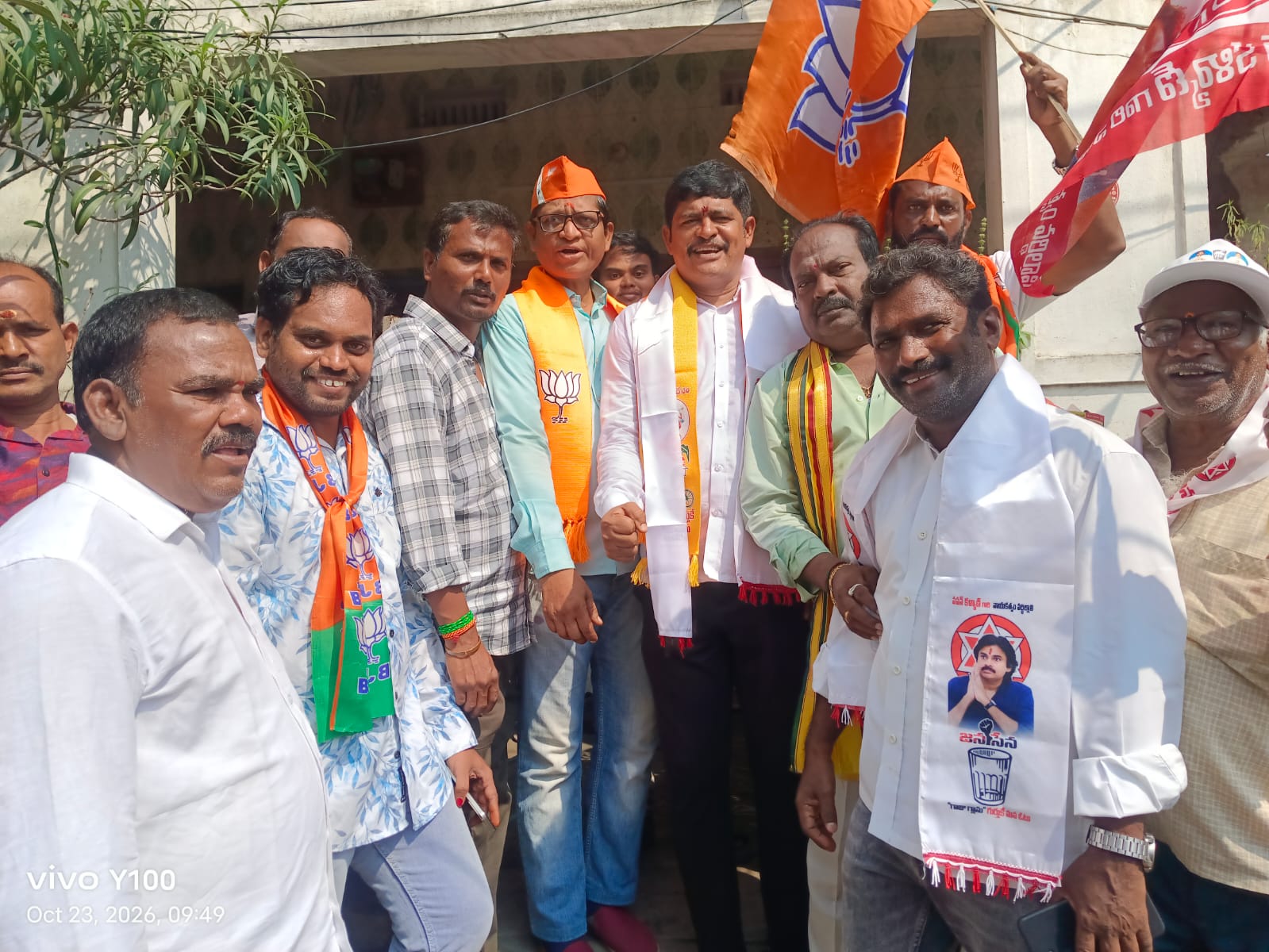 మీ బిడ్డగా ఆశీర్వదించండి.. 102వ వార్డును ఆదర్శంగా తీర్చిదిద్దుతా! – కూటమి అభ్యర్థి గవర సోమశేఖర్ హామీ