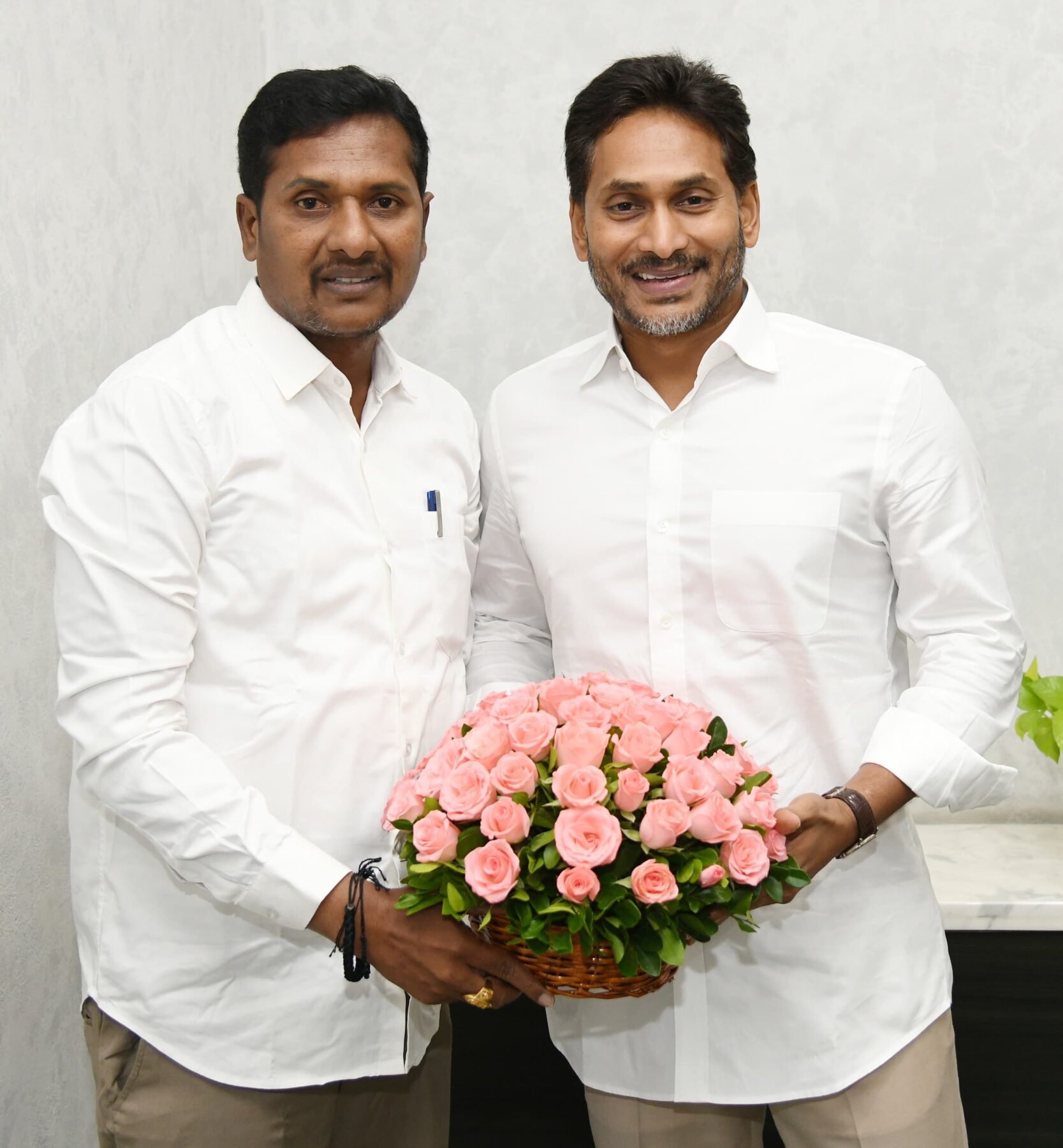 మాజీ సీఎం జగన్మోహన్ రెడ్డితో దద్దాల కీలక భేటీ
