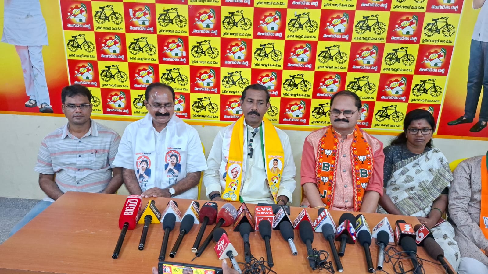 డబుల్ ఇంజిన్ సర్కార్‌పై ప్రజలకు నమ్మకం.. పరిశ్రమల రాకకు అదే కారణం వైసీపీ ఐదేళ్ల పాలన విధ్వంసం, కక్ష సాధింపులక