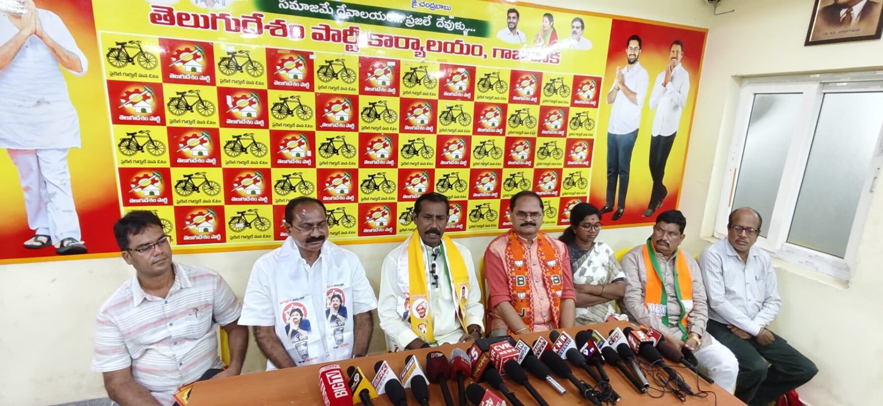 డబుల్ ఇంజిన్ సర్కార్‌పై ప్రజలకు నమ్మకం.. పరిశ్రమల రాకకు అదే కారణం వైసీపీ ఐదేళ్ల పాలన విధ్వంసం, కక్ష సాధింపులక