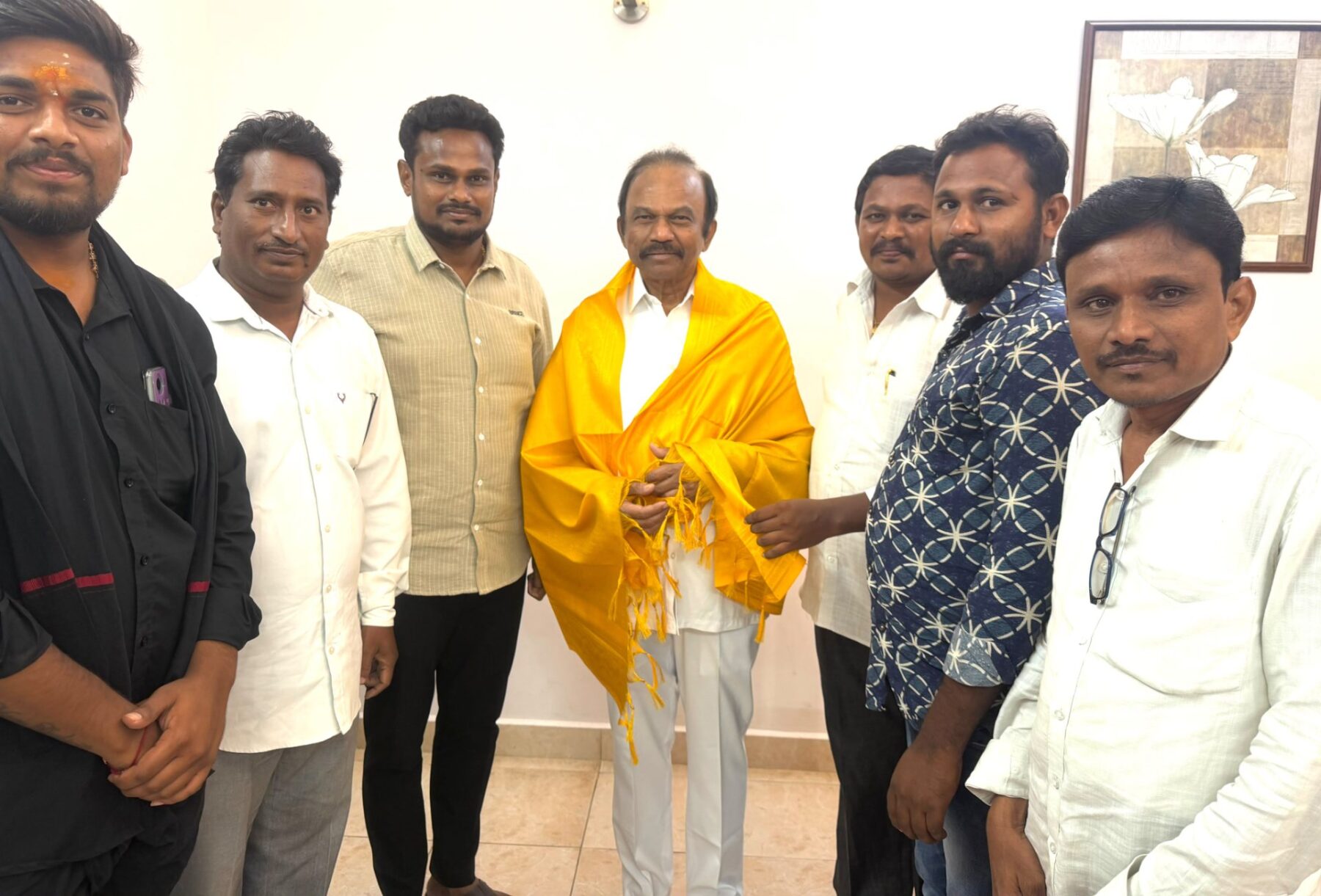ఎంపీ మాగుంటను మర్యాదపూర్వకంగా కలిసిన ఆకుపాటి వెంకటేష్