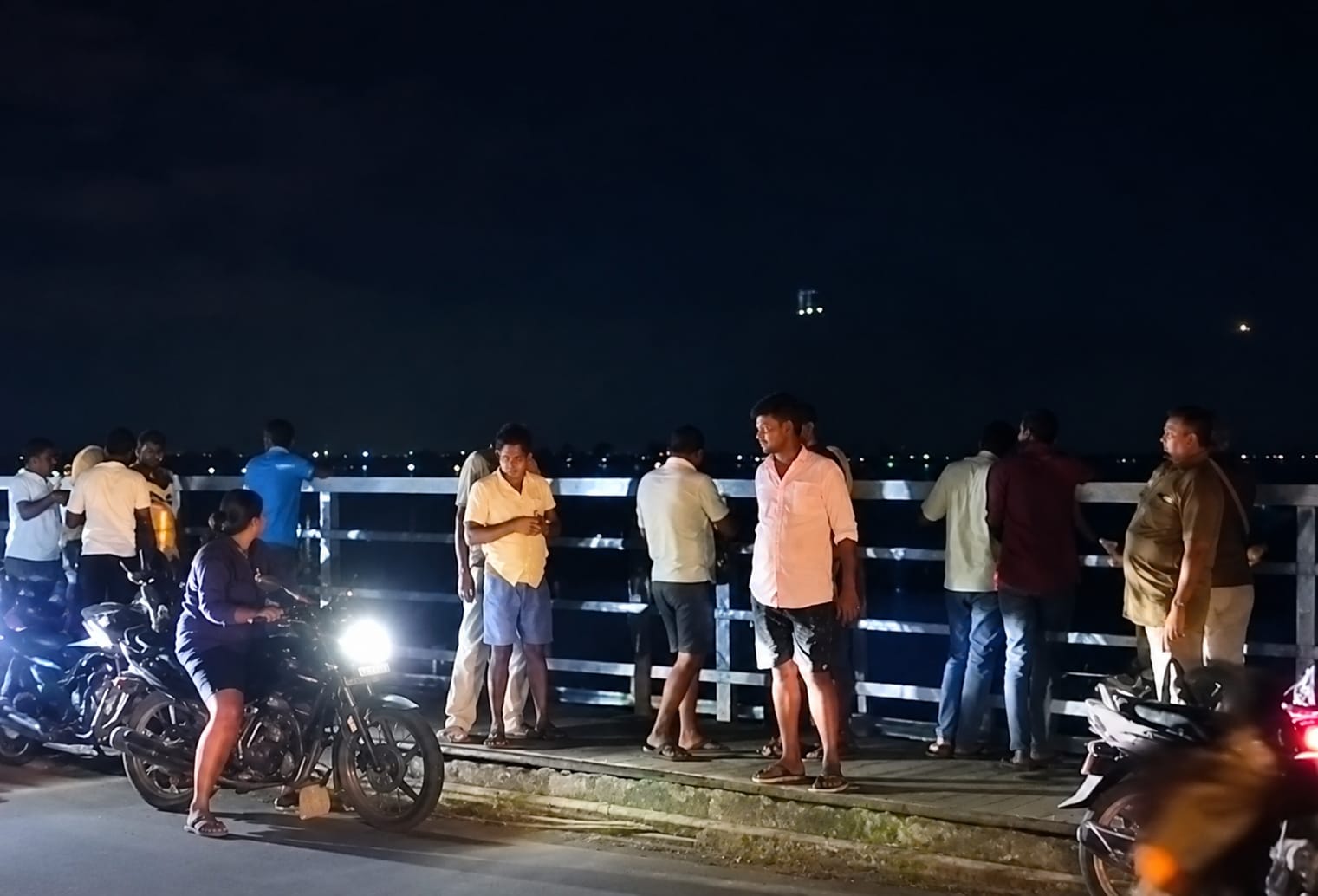 గోదావరిలోకి దూకిన వ్యక్తి?