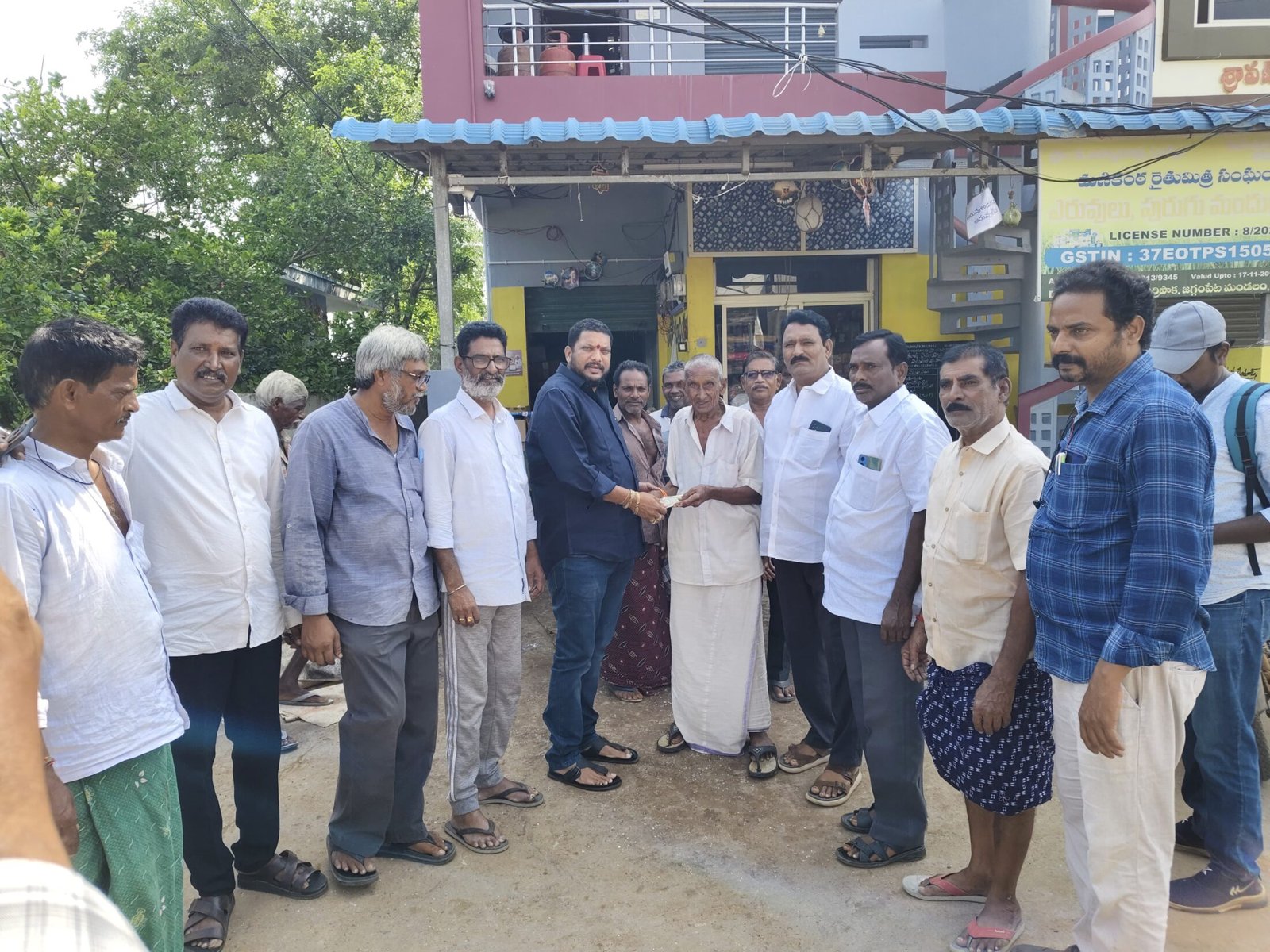 ఓబనపల్లిలో పశువుల షెడ్డు నిర్మాణానికి భూమిపూజ