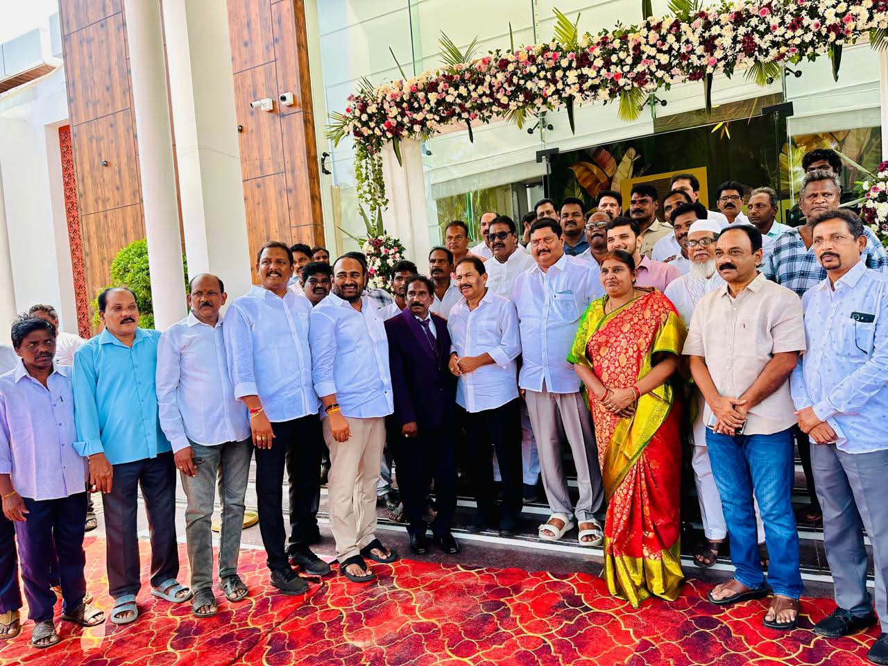 పున్నమి ప్రతినిధి/ గెద్దాడ హైవే జంక్షన్ గాయత్రి కన్వెన్షన్ లో జరిగిన వైఎస్ఆర్ సీపీ నాయకులు