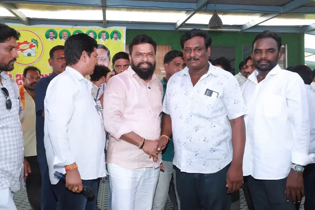 పున్నమి ప్రతినిధి /వైఎస్ఆర్సిపి కార్యకర్తలు తెలుగుదేశం పార్టీ చేరడం జరిగింది