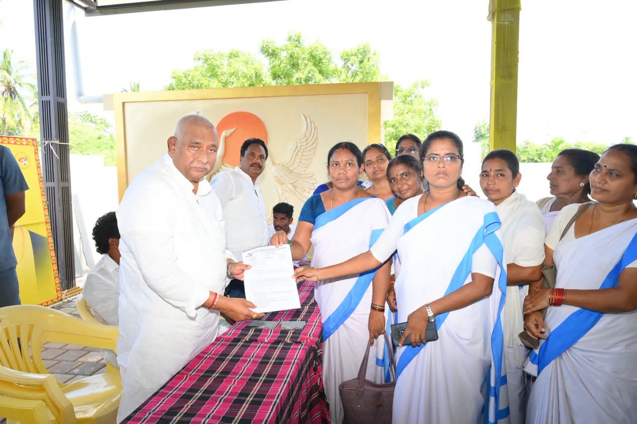 పెద్దాపురం ఎమ్మెల్యే క్యాంపు కార్యాలయంలో ప్రజా దర్బార్ … ఆర్జిల స్వీకరణ