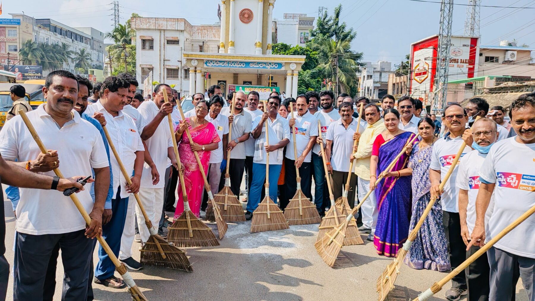 అమలాపురంలో ‘స్వచ్ఛ అమలాపురం ‘కార్యక్రమం 3600 మందితో శ్రమదానం