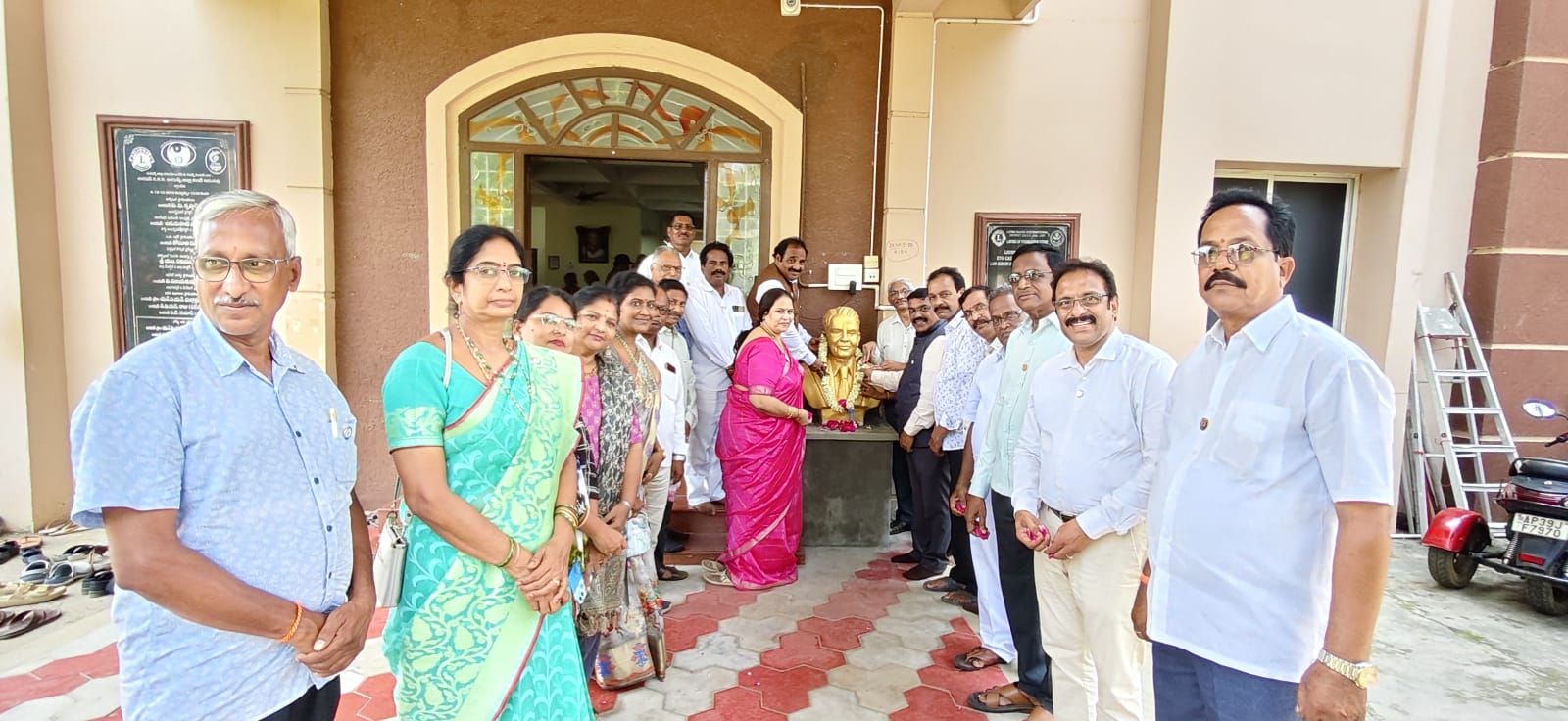 జగ్గంపేటలో లయన్స్ క్లబ్ ఆధ్వర్యంలో 11 రోజుల విజన్ సేవా కార్యక్రమాలు ప్రారంభం అన్నా క్యాంటీన్‌లో పేదలకఅన్నదానం