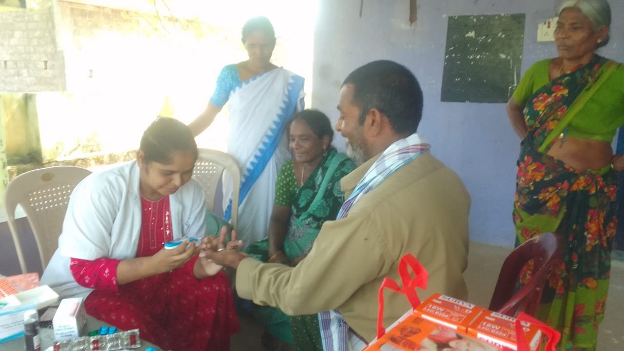 పాటూరు బీసీ కాలనీలో ఎన్టీఆర్ భరోసా పింఛన్ల పంపిణీ