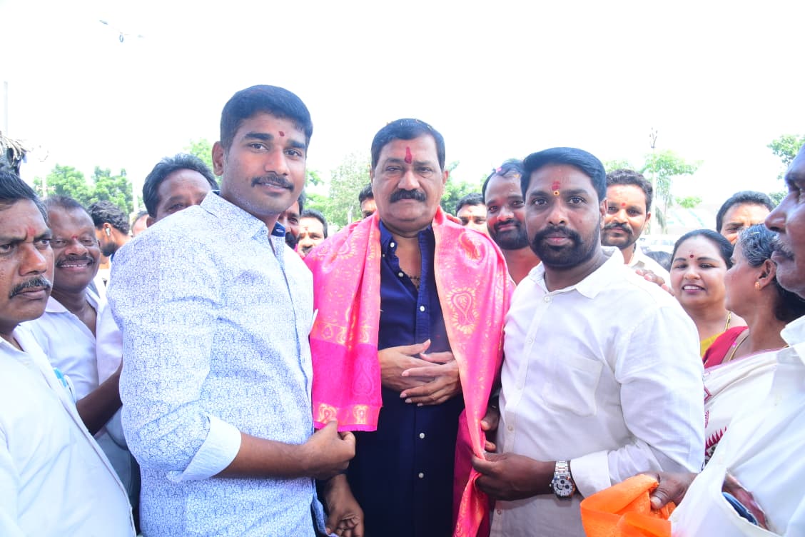 తుఫాను బాధిత మత్స్యకార కుటుంబాలకు ప్రభుత్వ చేయూత… మంగ మారిపేటలో నిత్యవసర సరుకులు పంపిణీ చేసిన ఎమ్మెల్యే గంటా