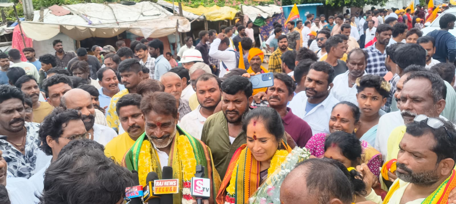 5 వ వార్డులో టిడిపి జోష్ గరికిన సుధా నామినేషన్ దాఖలు.. ఎమ్మెల్యే గంటా శ్రీనివాసరావు ఆశీస్సులు