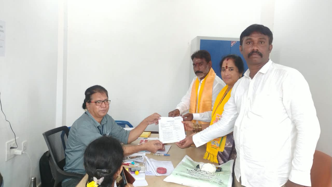 5 వ వార్డులో టిడిపి జోష్ గరికిన సుధా నామినేషన్ దాఖలు.. ఎమ్మెల్యే గంటా శ్రీనివాసరావు ఆశీస్సులు
