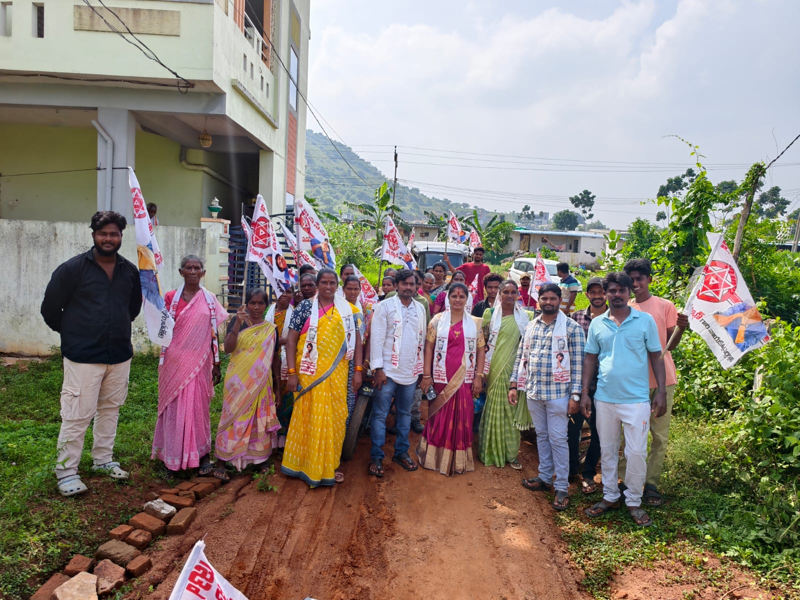 ఆనందపురం 1 ఎంపీటీసీ బరిలో జనసేన వీర మహిళ కుప్పా రామలక్ష్మి సేవా కార్యక్రమాలే బలం