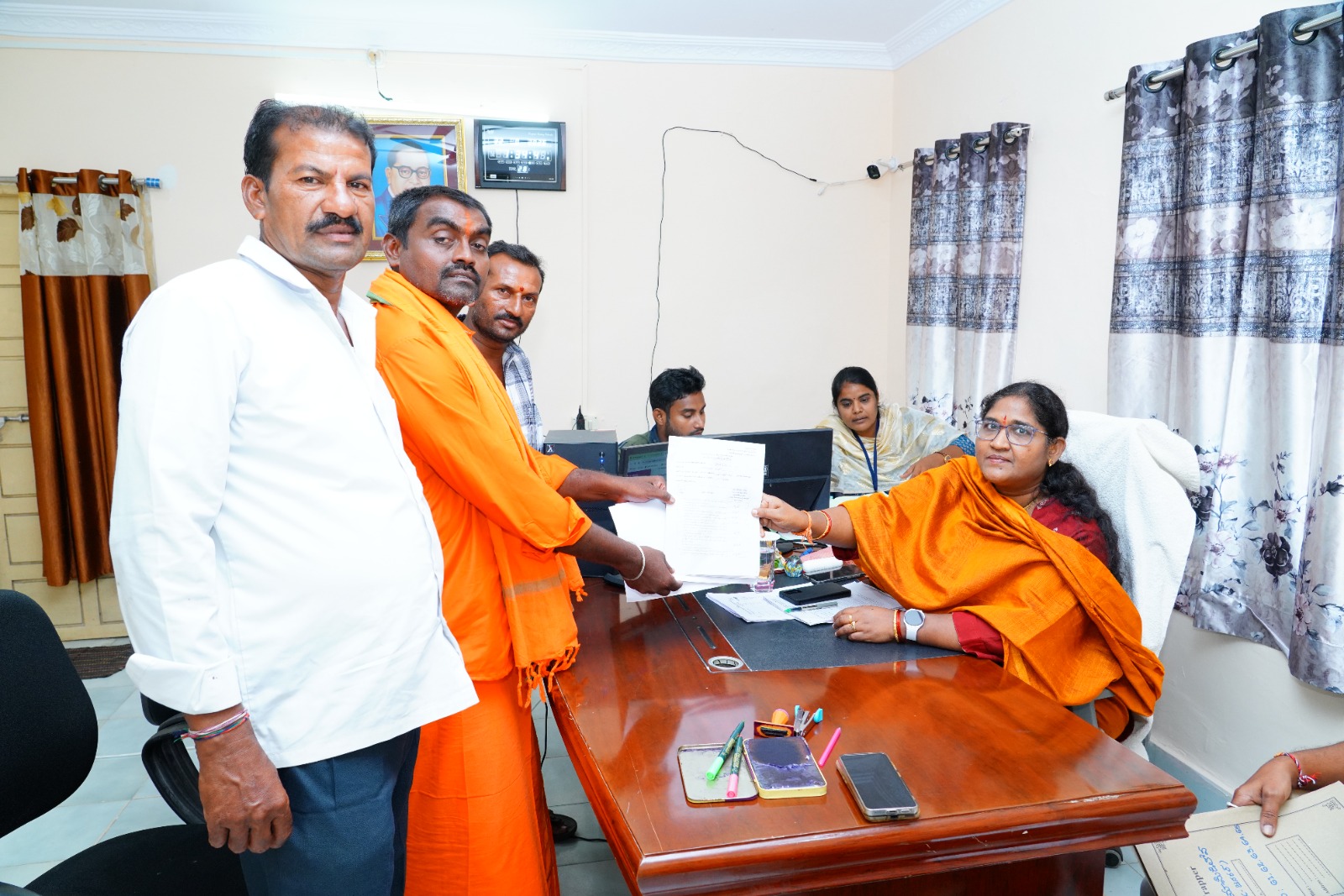 మామిడిలోవ ఎంపీటీసీ బరిలో కోరుకొండ శివాజీ.. జనసేన తరఫున నామినేషన్ దాఖలు.. బీఫారం కోసం ఎదురుచూపులు